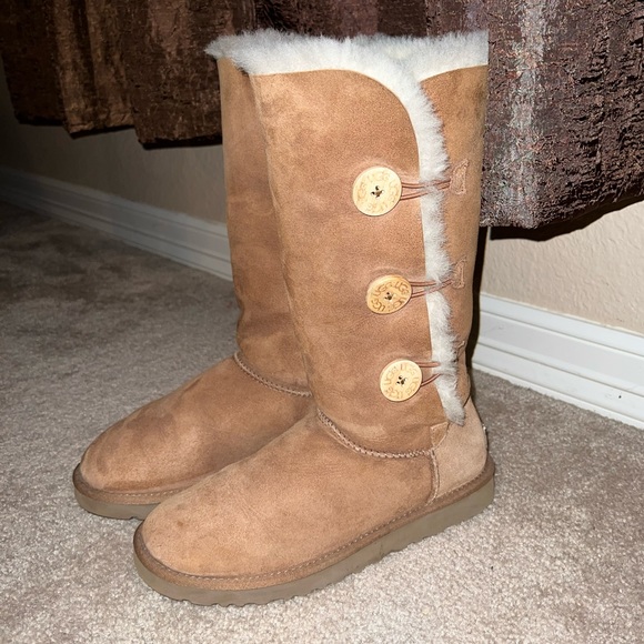 UGG Bailey Button Triplet Boot! - Picture 2 of 7